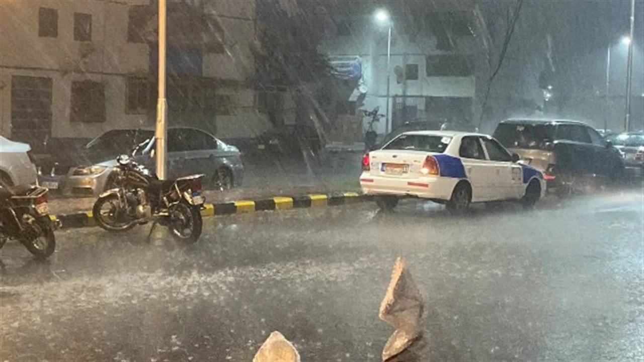 أمطار مرتقبة وتدهور في الرؤية الأفقية بسبب الأتربة المثارة يوم الجمعة